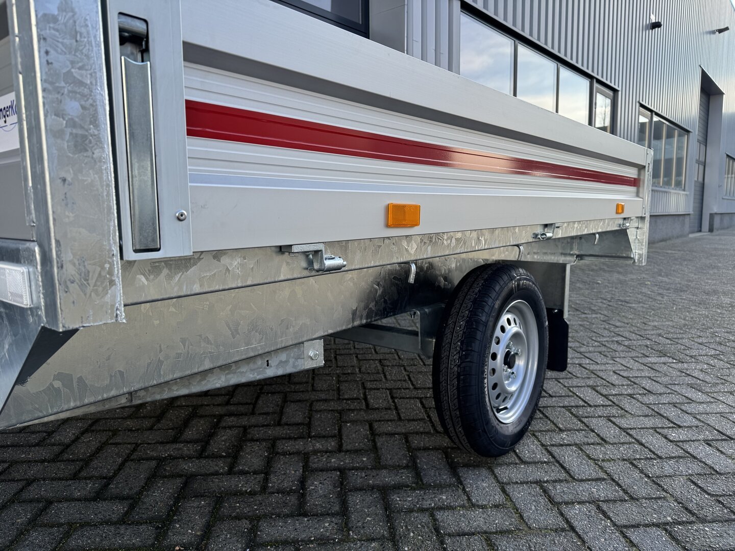 VDM Plateauwagen 260x150cm 750kg ongeremd enkelas – Image 4