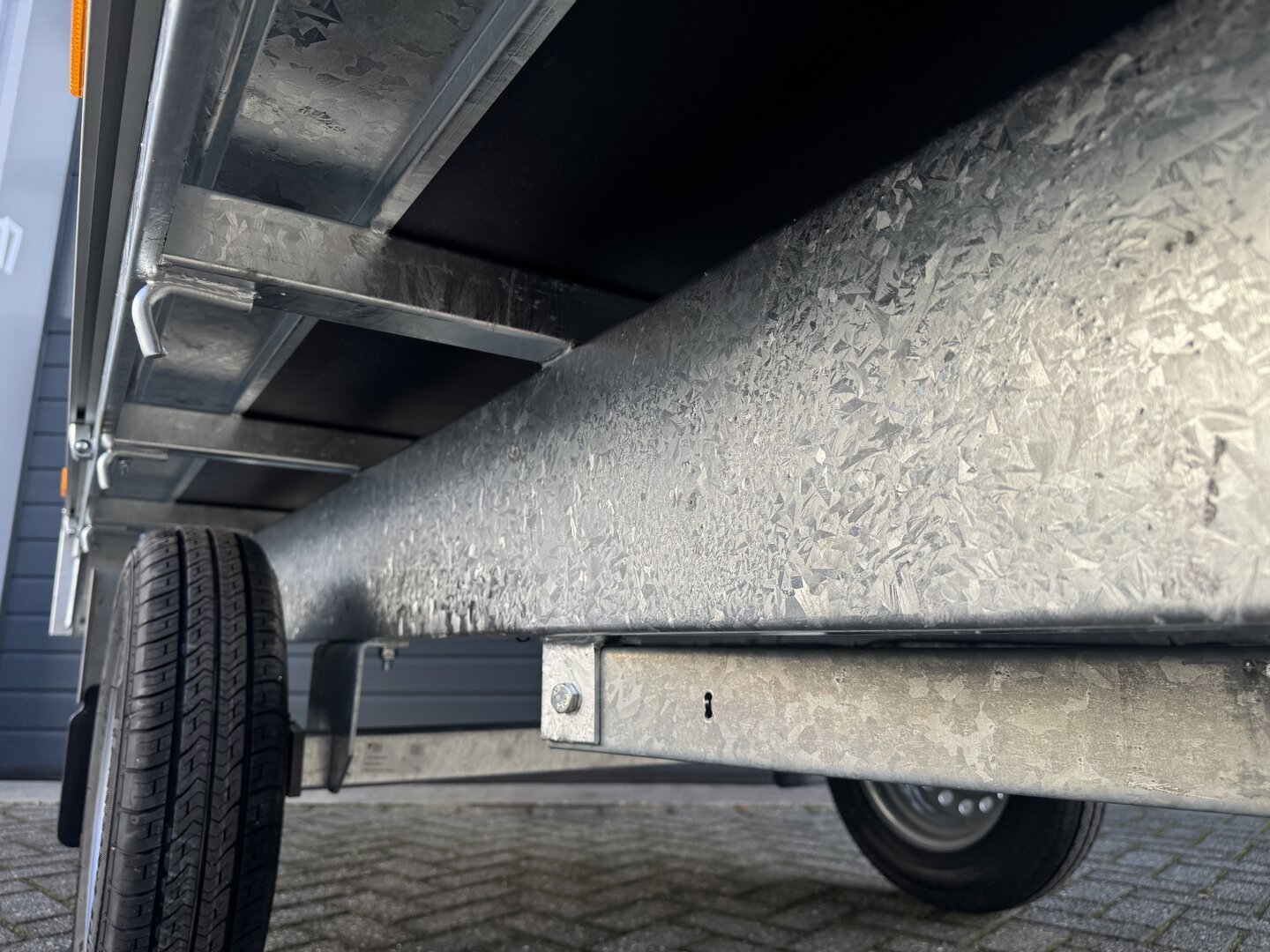 VDM Plateauwagen 260x150cm 750kg ongeremd enkelas – Image 3